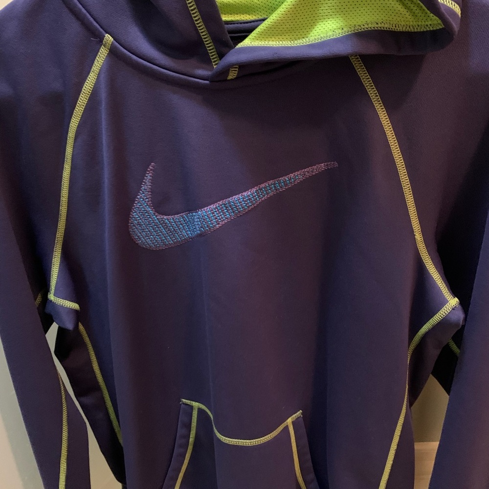 Women’s Nike hoodie. Excellent shape. Sz M